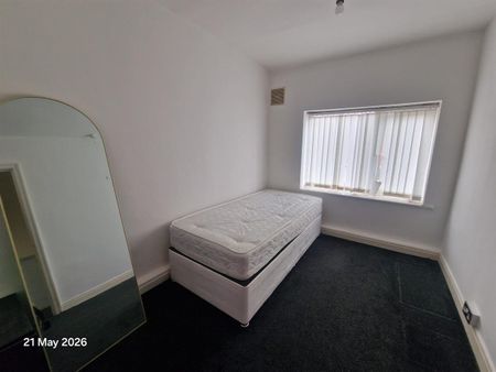 Model Road, Leeds - Photo 5