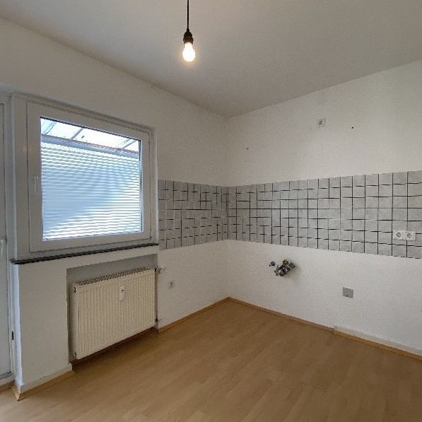 Neuss – zentraler geht’s nicht! 2 Zimmer Dachgeschosswohnung mitten in der Stadt! - Photo 1