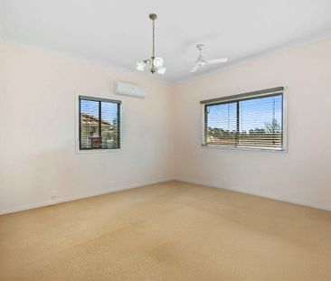 FAMILY LIVING IN THE HEART OF TOWN - Photo 5