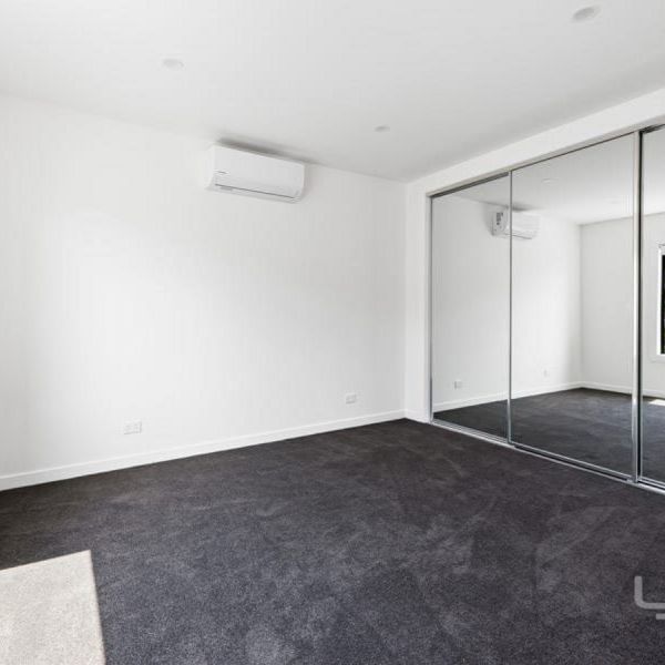 Clean, Convenient Townhouse! - Photo 1