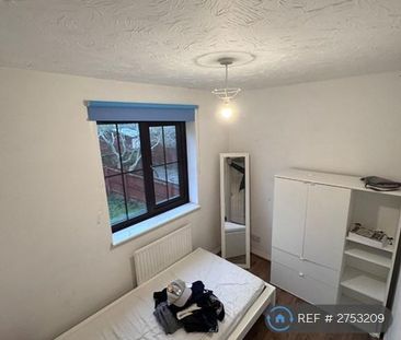 4 bedroom detached house to rent - Photo 4