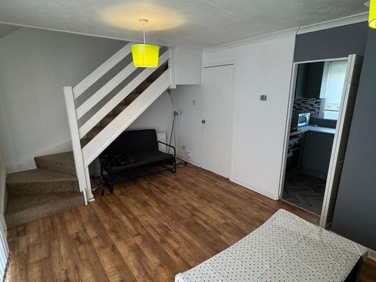 2 bedroom terraced house to rent - Photo 1