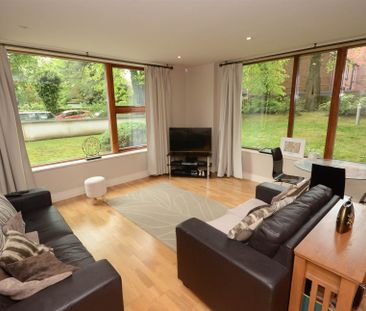 5 Stratfield House, Wellington Park Terrace, BELFAST, BT9 6DR - Photo 1