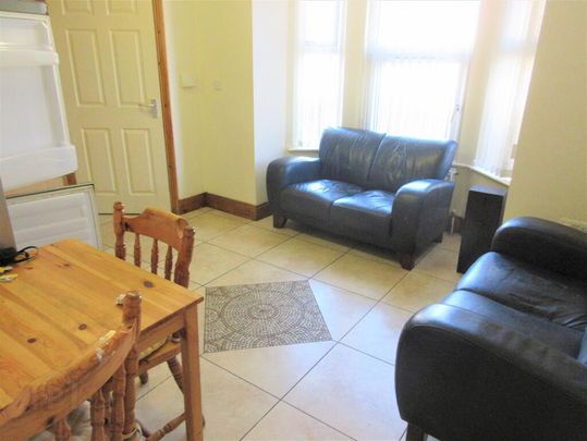 Great Apartment, 58 Agincourt Avenue, Queens Quarter!, Belfast, BT7 1PU - Photo 1