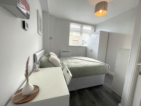 1 bedroom in a house share to rent - Photo 2