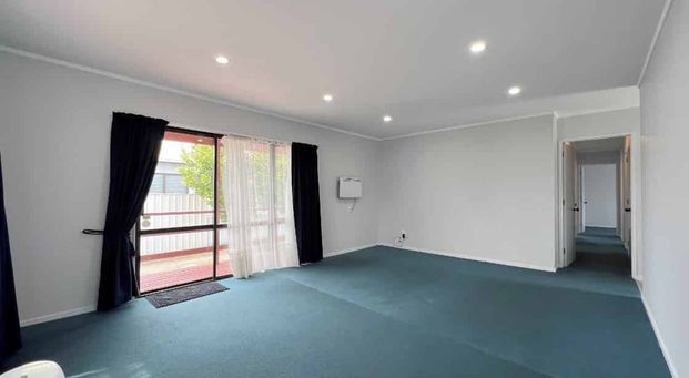 Nawton's Family Home - Photo 1