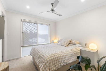 Spacious Family Living in the Heart of Oxenford - Ideal Location with Modern Comforts! - Photo 2