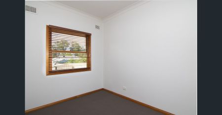 Lovely 4 Bedroom family home in prime location - Photo 2