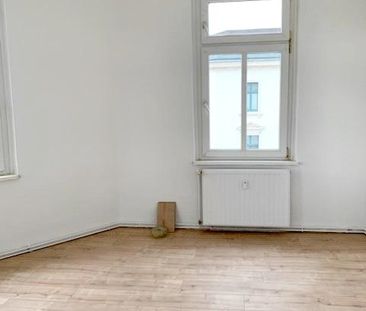 ** Renovierte 2-Zimmer-Wohnung mit Tageslichtbad und Dusche in gute... - Foto 4