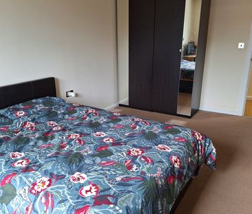2 Bed Flat, Bishopsgate House, TW4 - Photo 2
