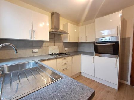 2 bedroom terraced house to rent - Photo 2