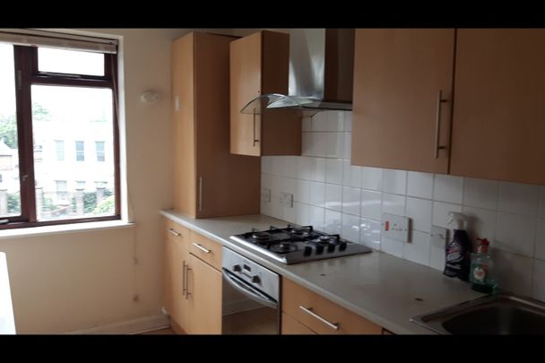 2 Bed Flat, Dukes Court, SE13 - Photo 1