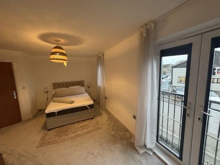 2 bedroom flat to rent - Photo 2