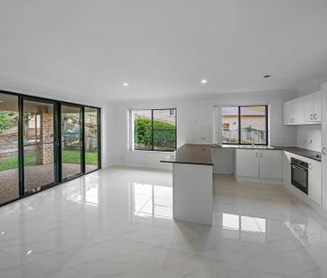 Dream Home Awaits: Freshly Painted & Brand New Carpet and Porcelain... - Photo 6