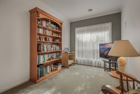 IMMACULATE FAMILY HOME IN GREAT LOCATION - Photo 3