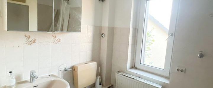 Lichtdurchflutete 4-Zimmer-Dachgeschosswohnung in bester Lage + Einbauküche - Foto 1