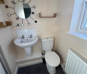 3 bedroom semi-detached house to rent - Photo 5