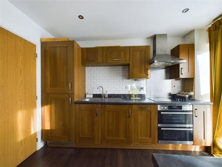 2 bedroom flat to rent - Photo 2