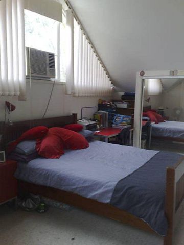 3 bed unit in Kangaroo Point 30 min walk to Brisbane CBD - Photo 3