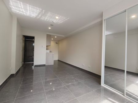 Selection of Brand New Studio Apartments - Available Now - Photo 2