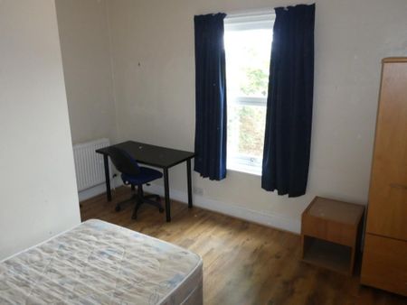 8 bedroom semi-detached house to rent - Photo 5