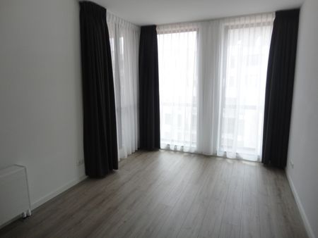 Dit appartement ligt in een schitterend appartementencomplex in centrum Heerlen. Maankwartier appartementen beschikken over 2 slaapkamers, 1 badkamer en een afgesloten prive-parkeerplaats. - Photo 5