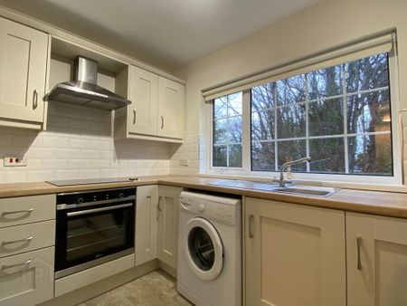 11 Strathearn Court, Holywood, BT18 9NP - Photo 4