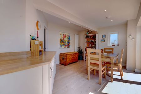 4 Bedroom Detached House To Rent - Photo 5