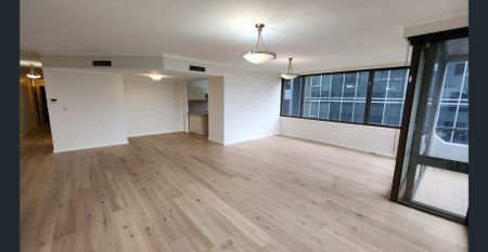 Rare Albert Park Lake Sub-Penthouse: Unrivalled Space and Views - Photo 4