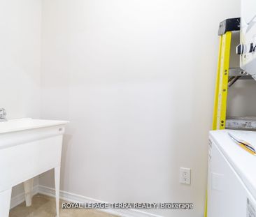 For Lease - 8 Graywardine Lane, Ajax, Ontario - Photo 2