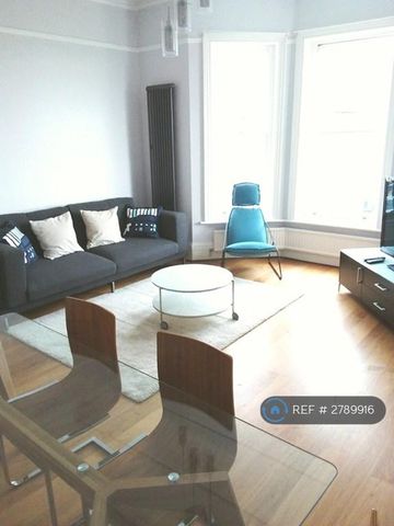 3 bedroom flat to rent - Photo 2