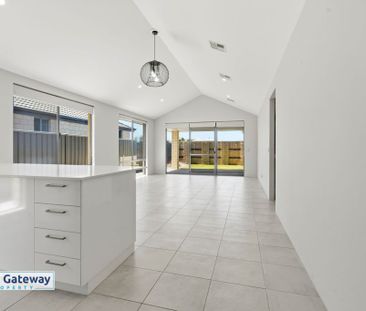 28 Dickerson Loop, HAMMOND PARK WA 6164 - Photo 4