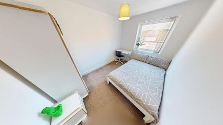 4 bedroom townhouse to rent - Photo 2