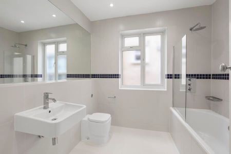 4 Bedroom House To Let - Photo 4
