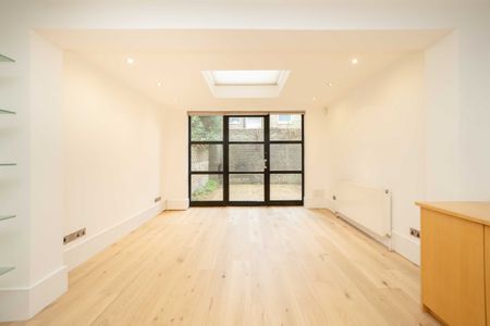 Bovingdon Road, SW6, London - Photo 3