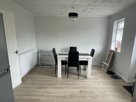 2 bedroom semi-detached house to rent - Photo 4