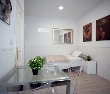 Calle de Tordegrillos, Madrid, Community of Madrid 28021 - Photo 6