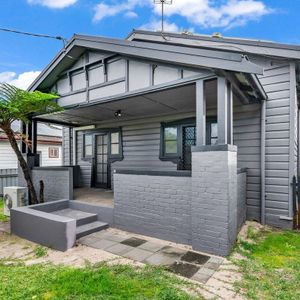 Convenient & Comfortable 3-Bedroom Home in the Heart of Mayfield West - Photo 3