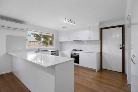 Newly-Renovated 3-Bedroom Home Within Walking Distance to Local Town Centre - Photo 4