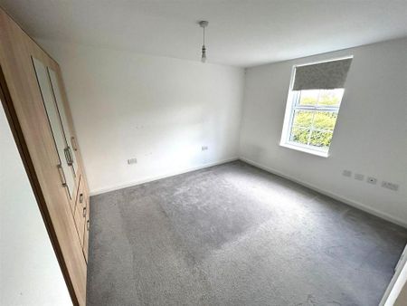 4 bedroom detached house to rent - Photo 2