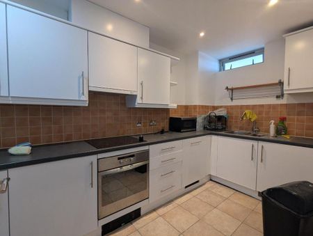2 bedroom flat to rent - Photo 3