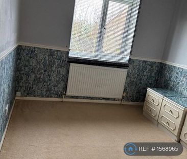 3 bedroom semi-detached house to rent - Photo 5