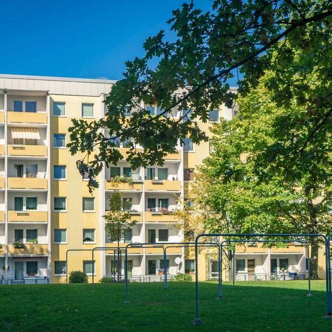 Geräumige 2-Raum-Wohnung mit Einbauküche - Foto 1