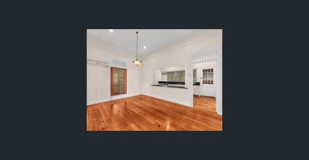 ASCOT FAMILY HOME - HUGE BACKYARD - Photo 3