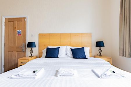 1 bedroom in a house share to rent - Photo 3