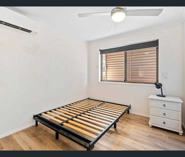 Central Benowa townhouse – ideal location & space! - Photo 5