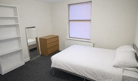 Spacious 5-Bed Student House Near Ecclesall Road – Bills Inclusive Option! - Photo 3