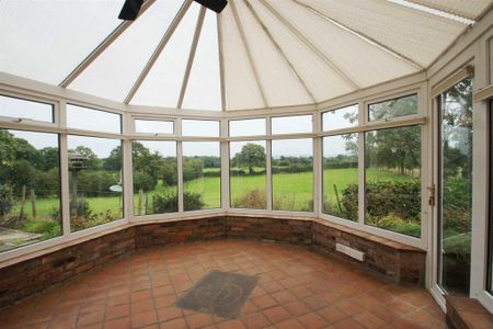 5 bedroom detached house to rent - Photo 4