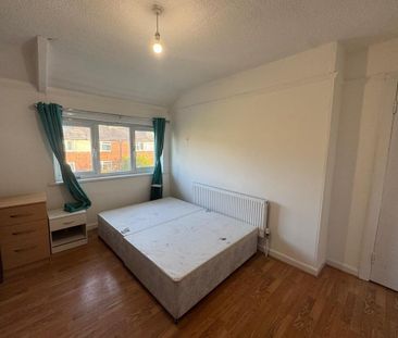 6 bedroom semi-detached house to rent - Photo 5