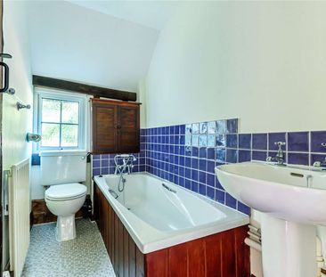 A charming a characterful home in the village of Laddingford. - Photo 3